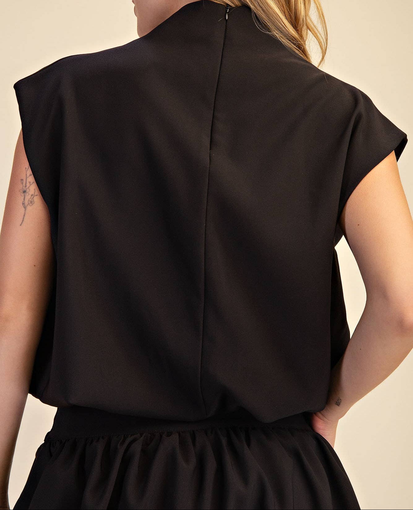 Day Dream Mock Neck Balloon Top - Black