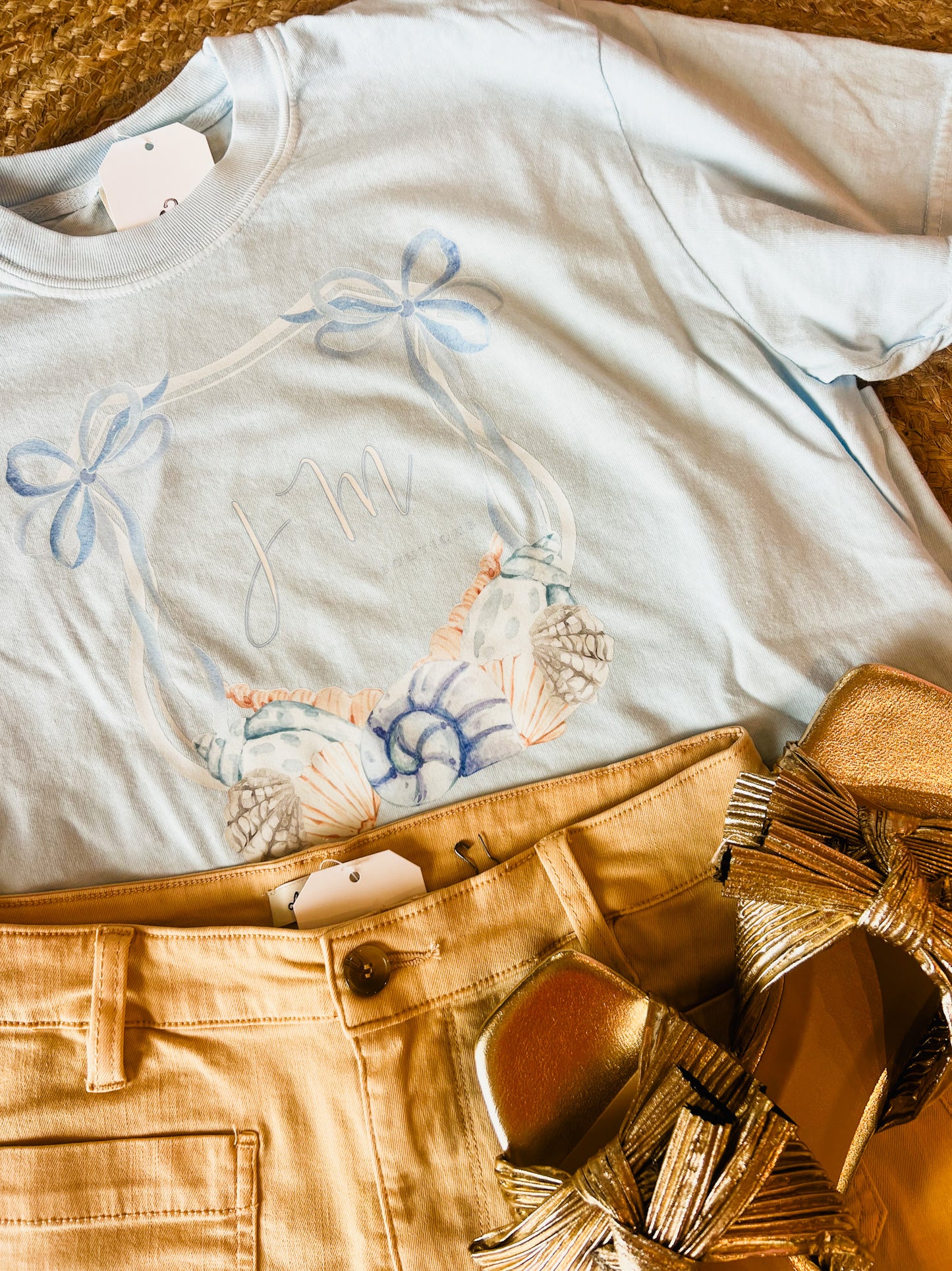 JM Seashell & Bow Graphic Tee - Chambray