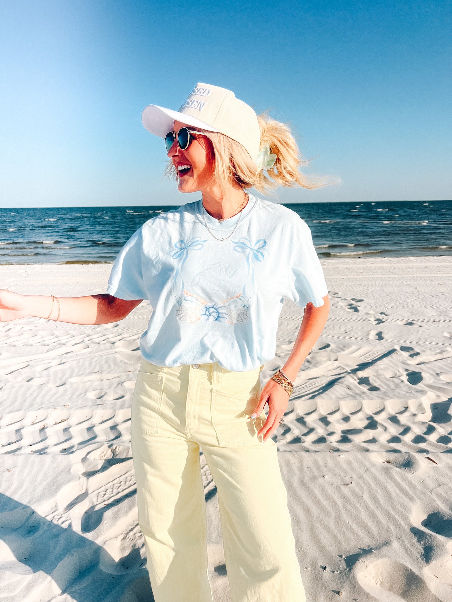 JM Seashell & Bow Graphic Tee - Chambray