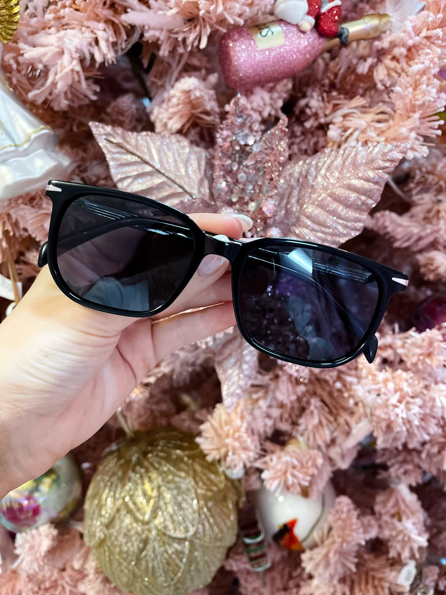 Black Classic Frame Polarized Sunglasses