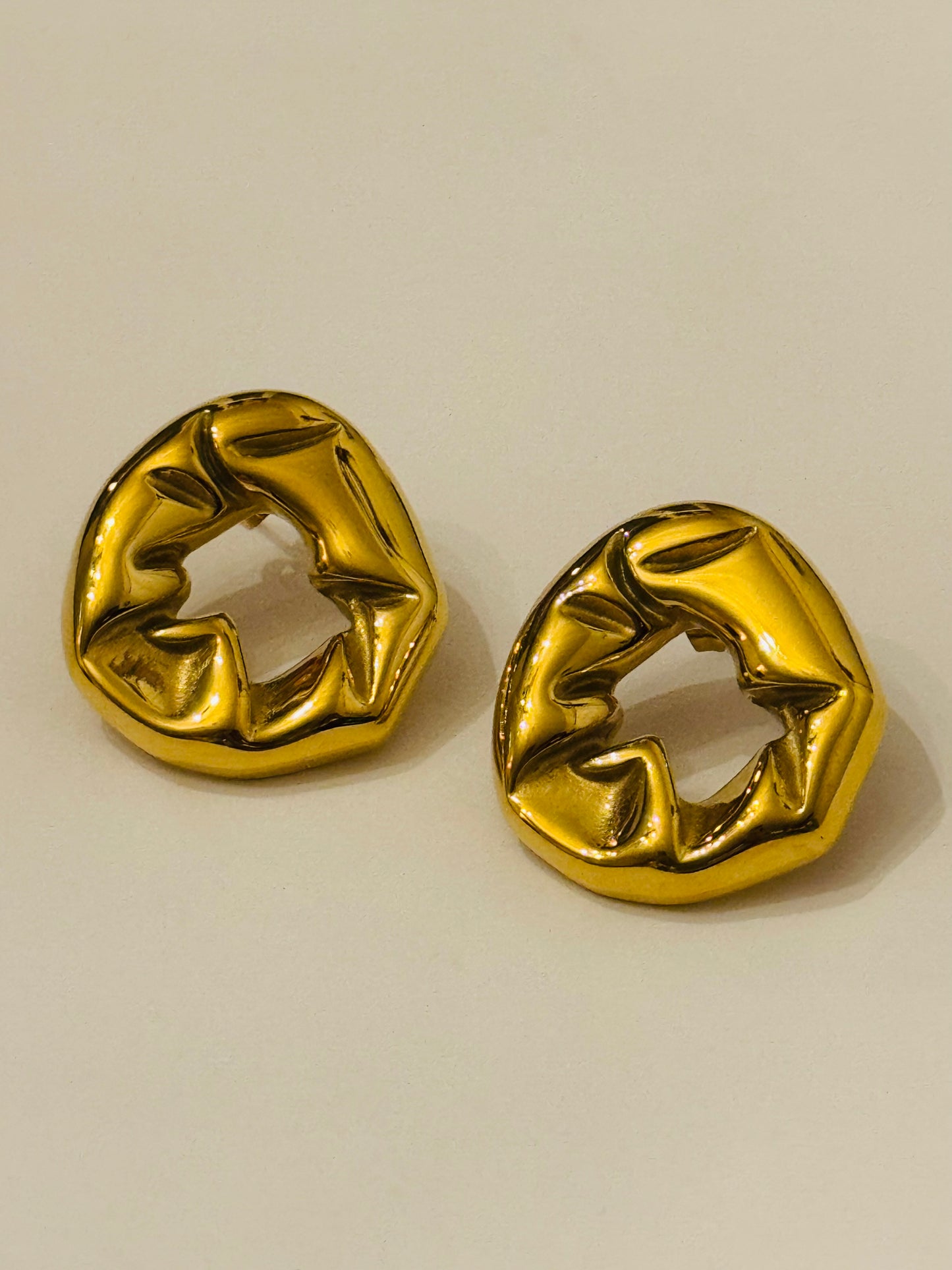 Blanche Round Chunky Stud