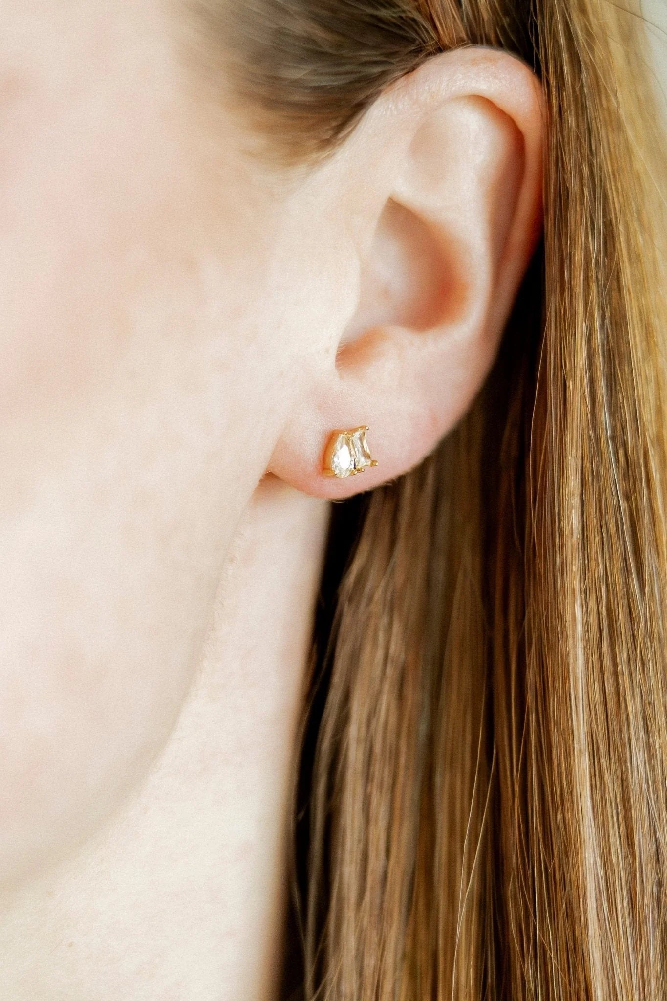 Maren - Screwback Stud Earrings