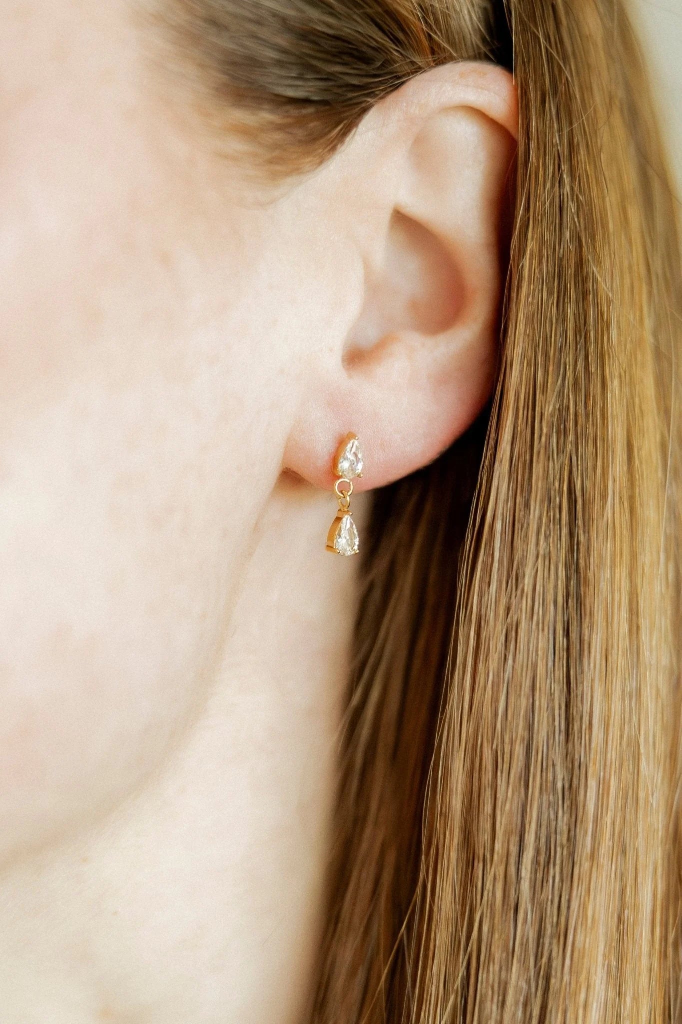 Vivian - Screwback Stud Earrings