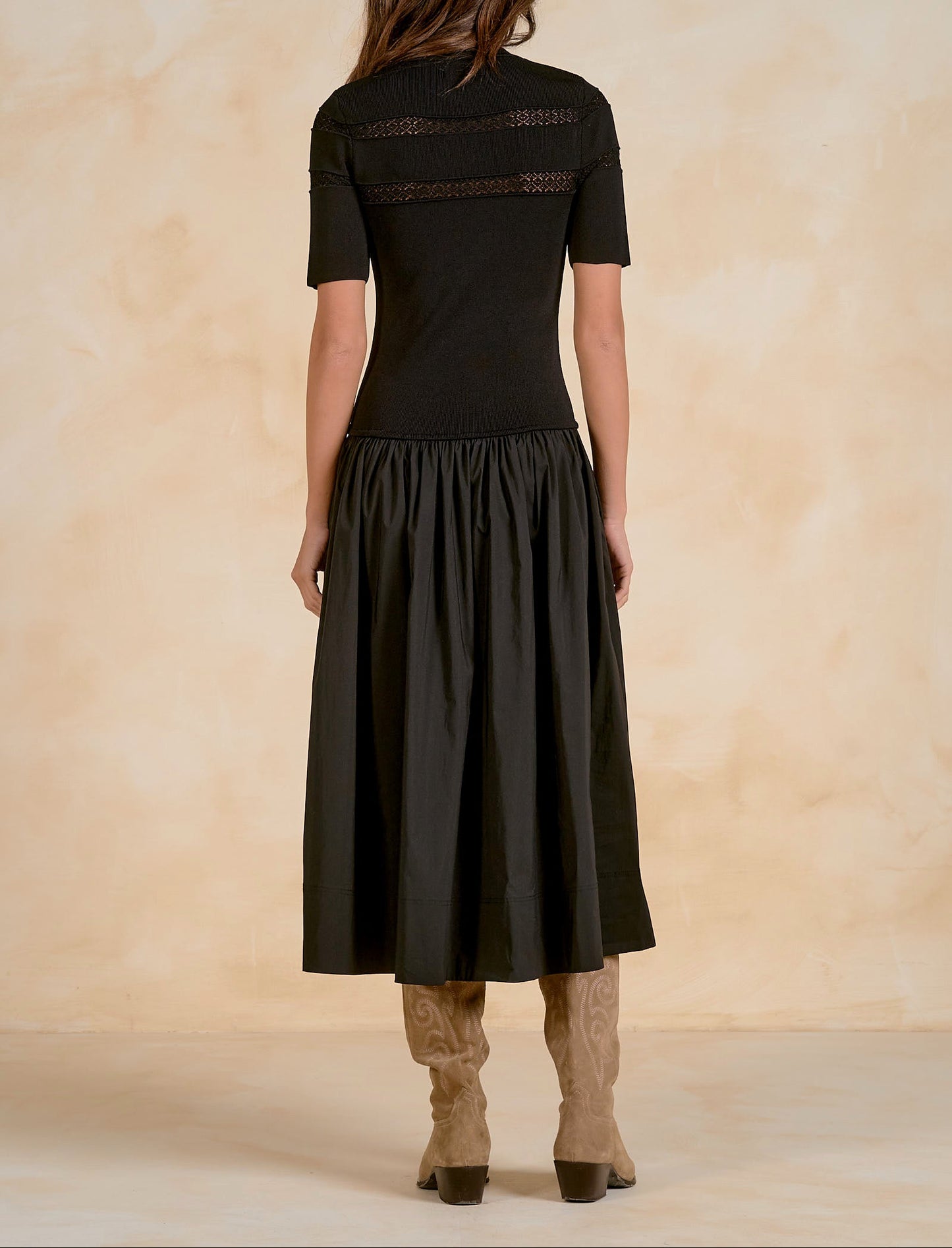 Elan Short Sleeve Midi Dress - Black