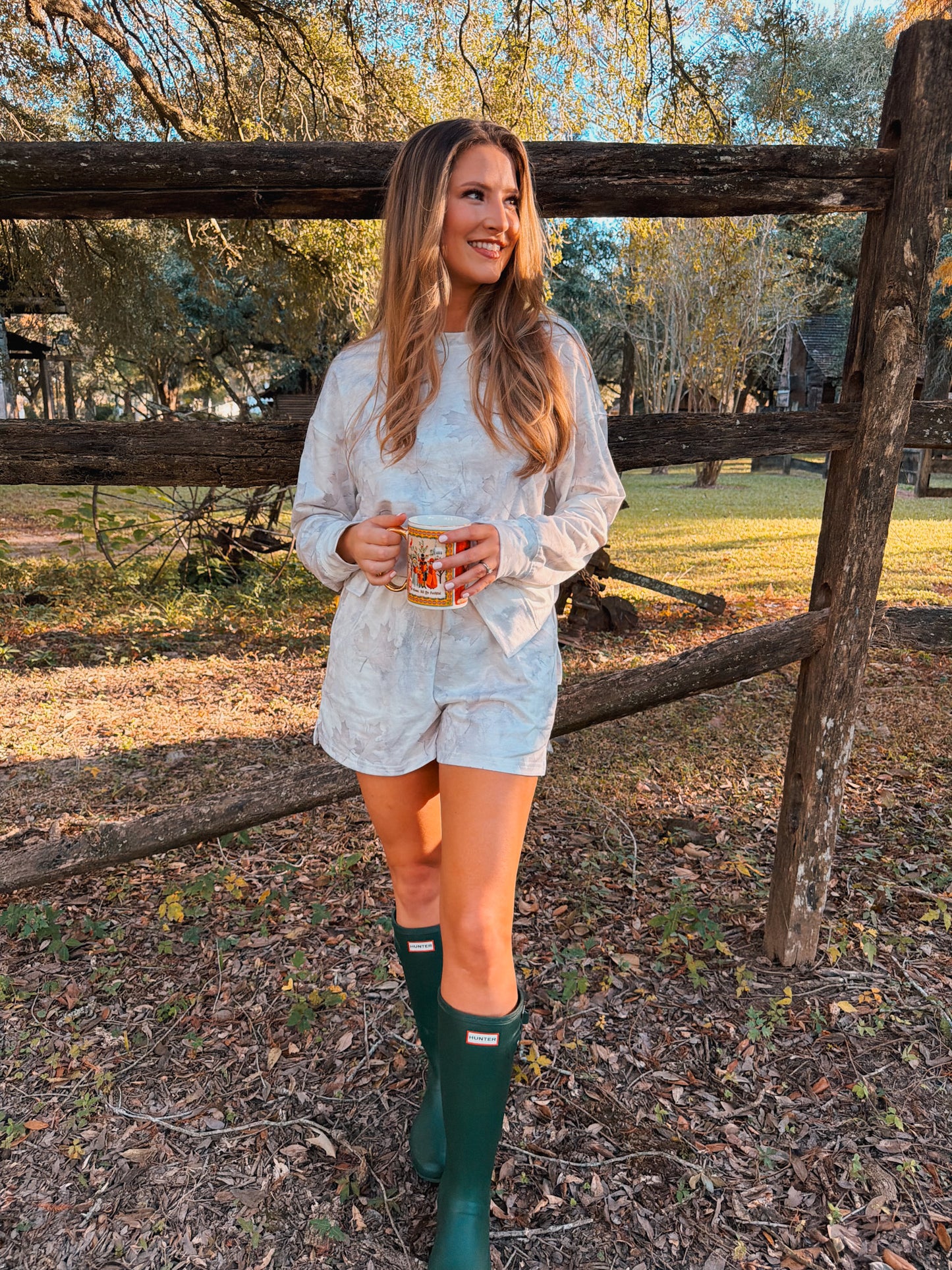 Camo Pullover and Elastic Waist Shorts Set - Light White/Grey