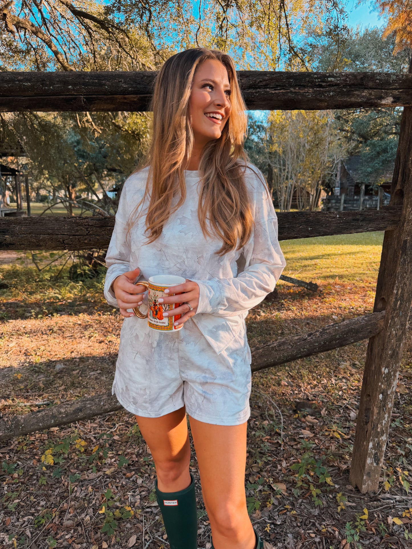 Camo Pullover and Elastic Waist Shorts Set - Light White/Grey