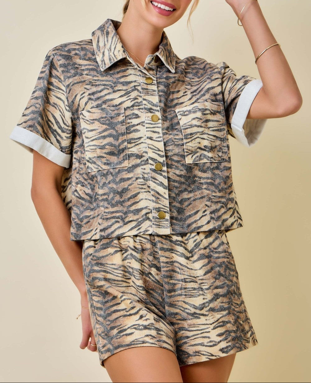 Fan Favorite Tiger Print Denim Elastic Waist Shorts - Lt. Brown/Black