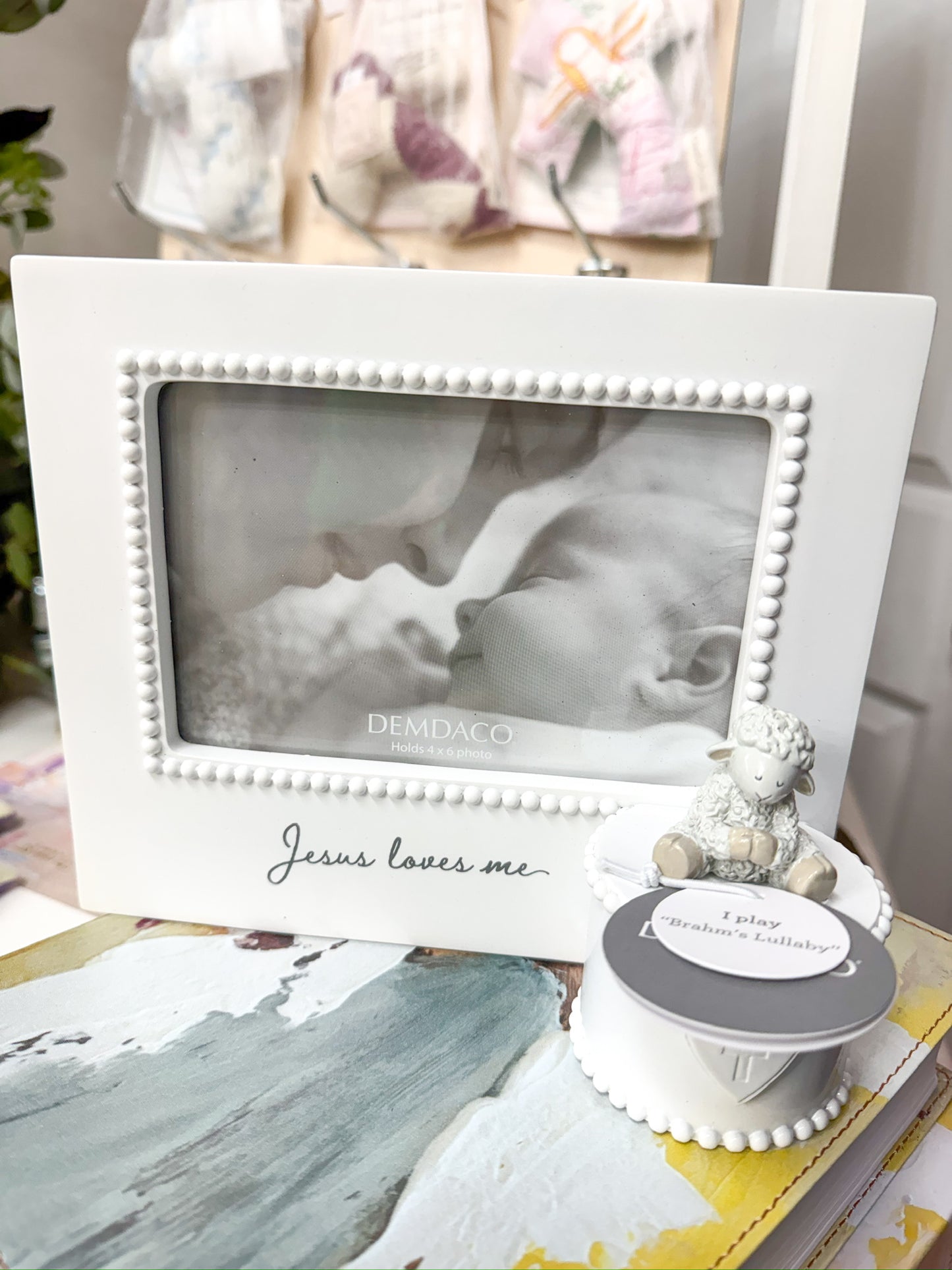 Jesus Loves Me Lamb Musical Fram - Cream