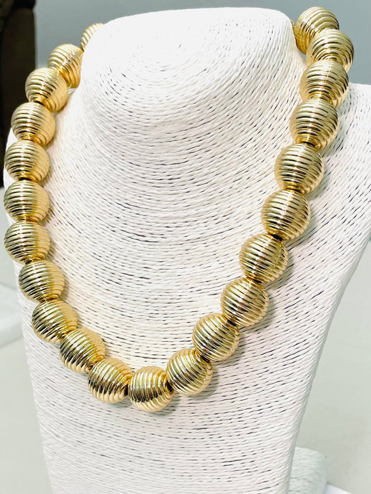 Chic Ribbed Chunky Ball Necklace - Gold