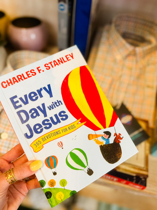Every Day with Jesus: 365 Devotions for Kids