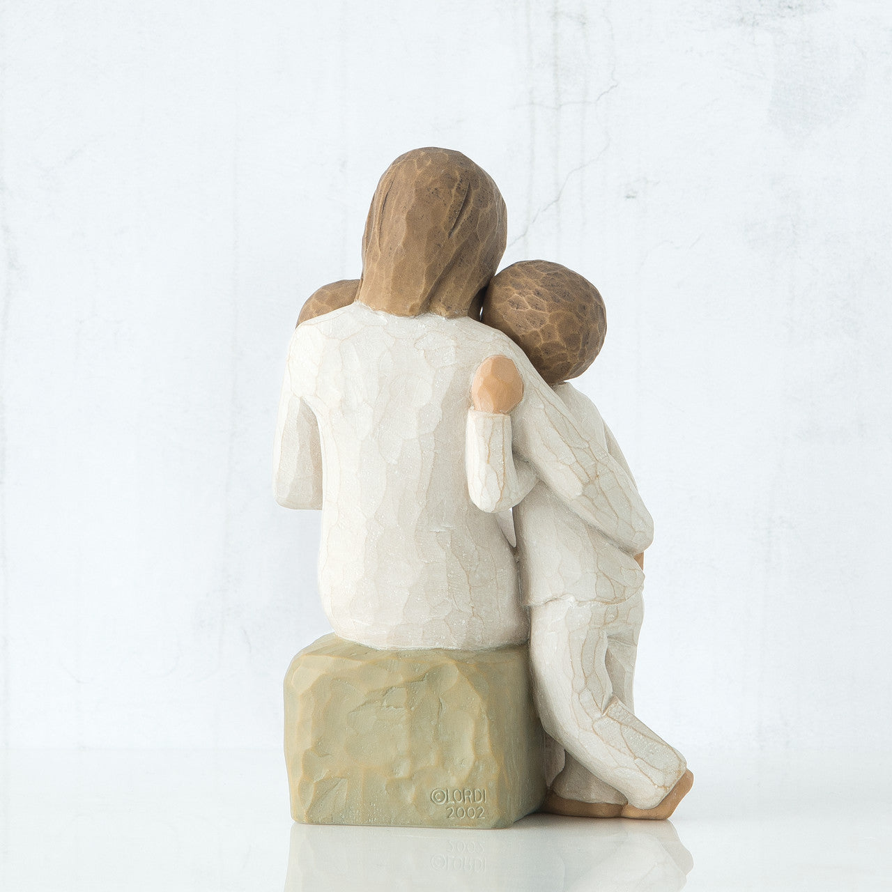 Quietly sculpted figure by Susan Lordi | Willow Tree