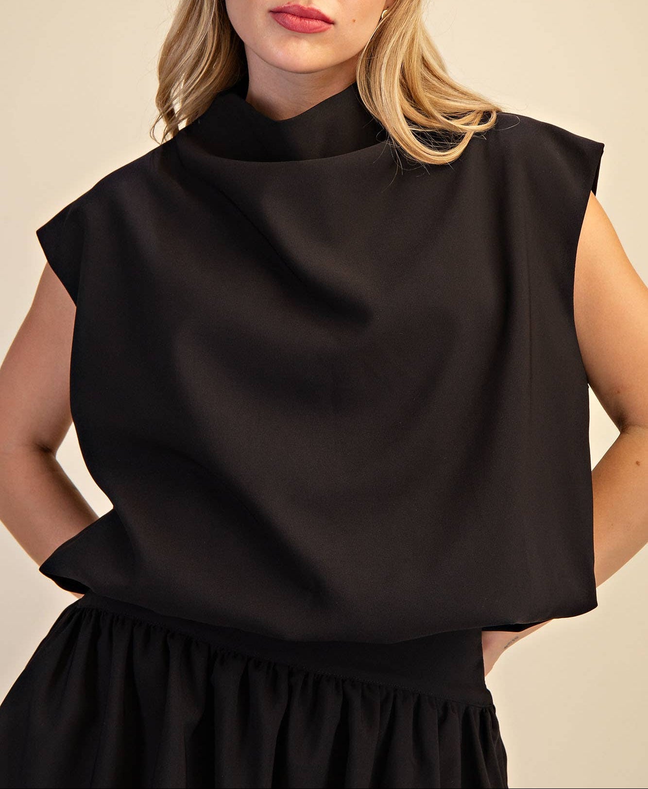 Day Dream Mock Neck Balloon Top - Black