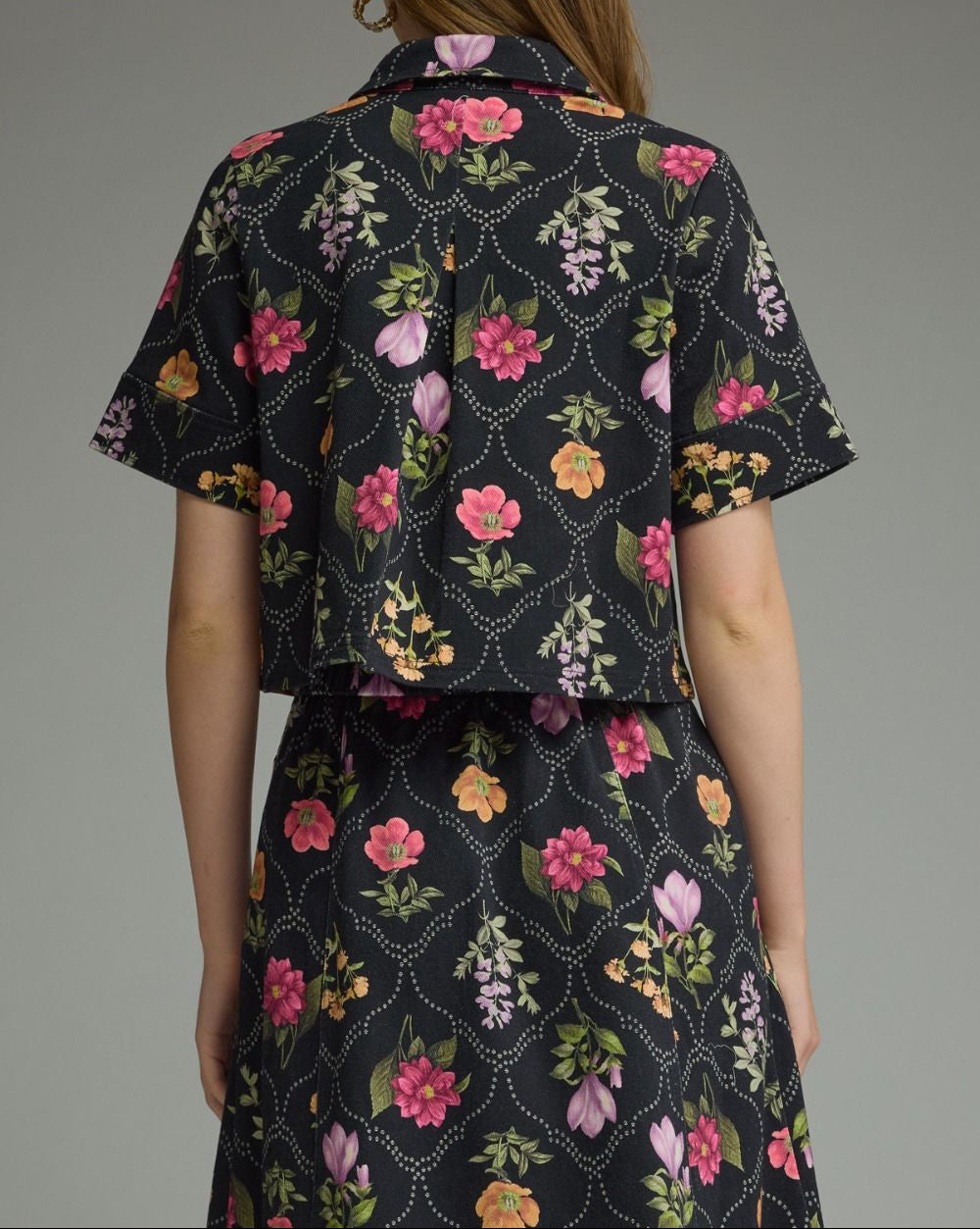 Love Note Floral Print Short Sleeve Cropped Top - Black