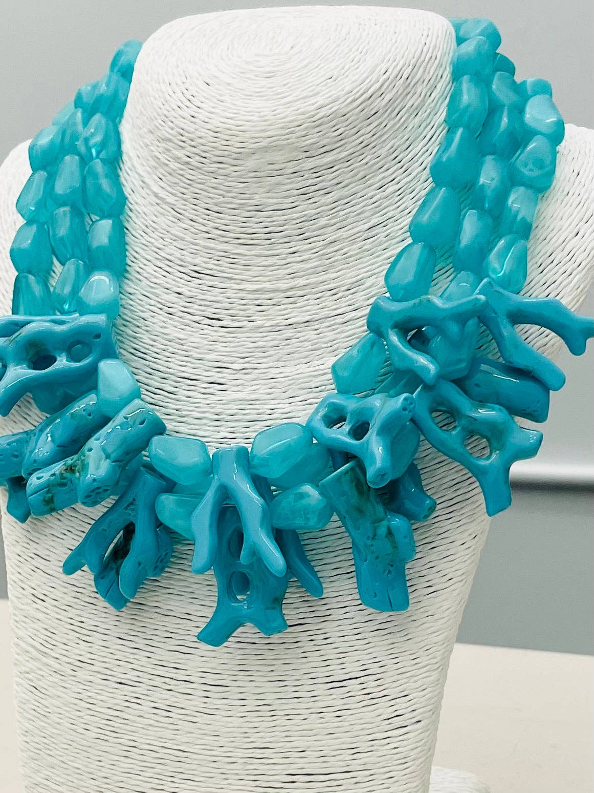 Chic Coral Statement Necklace - Marbled Teal