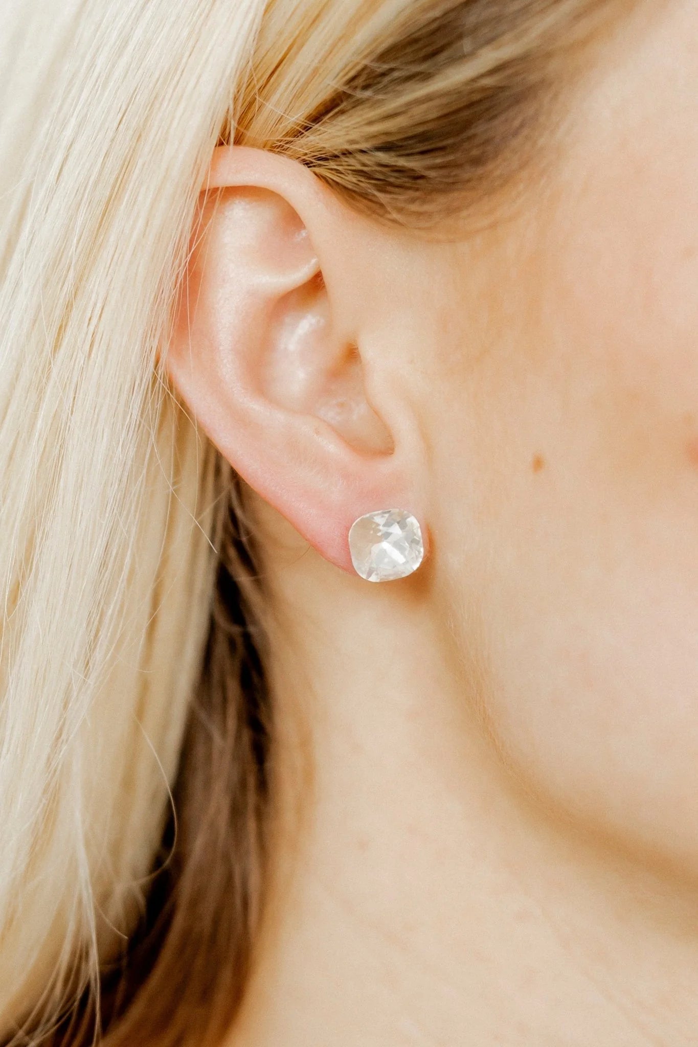 Kit Clear - Screwback Stud Earrings Lux