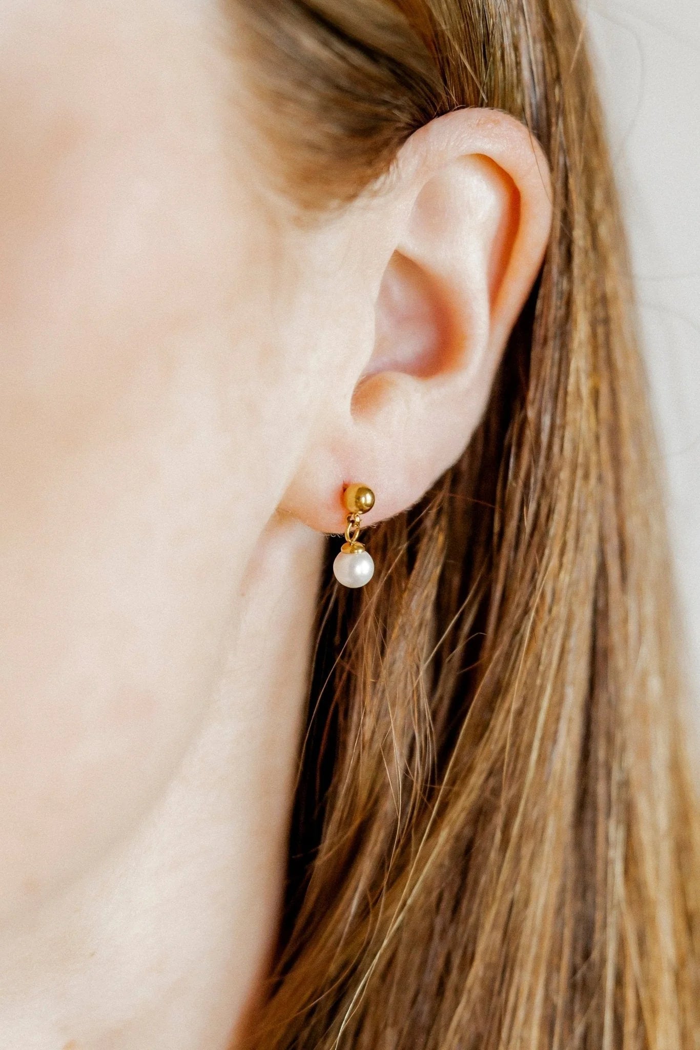 Millie Pearl Gold - Screwback Stud Earrings